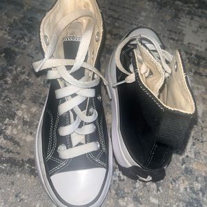 Converse Run star hike fits like a 7 have to order a 1/2 size down